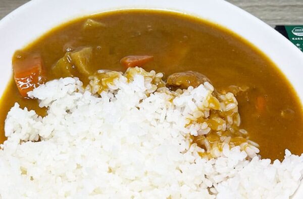 岡山 奥津温泉 鏡野町 かがみの田舎カレー 具材ゴロゴロ チキンカレー レトルトカレー